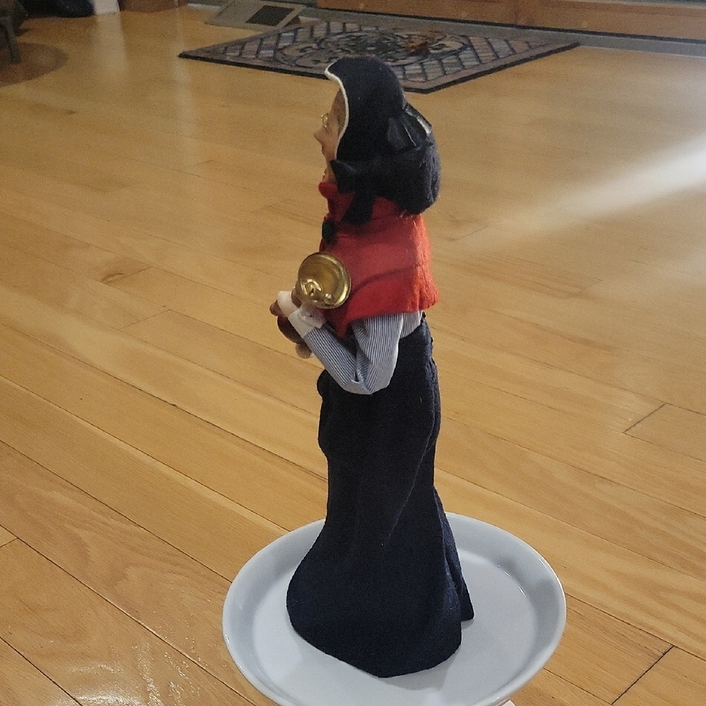 Byers Choice Vintage Carolers School Teacher - Picture 7 of 14